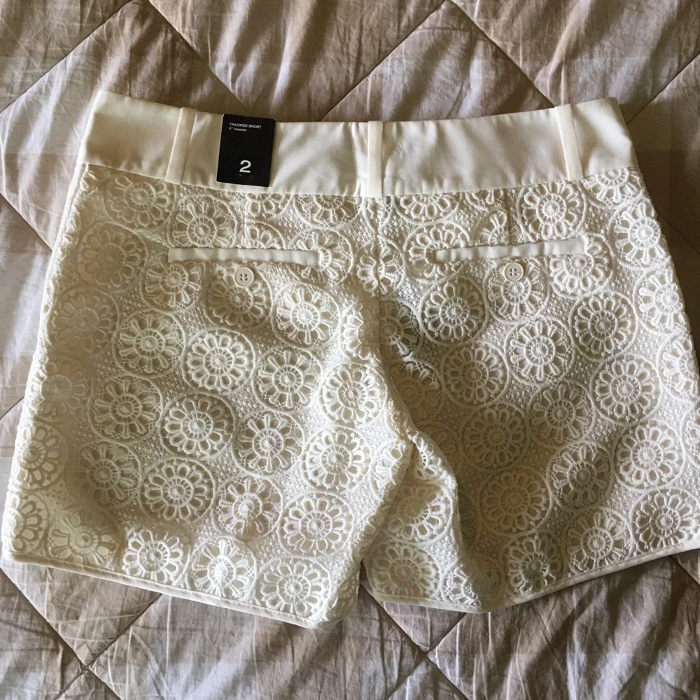 The Limited Elegant Cream Lace Tailored Women's Shorts Size 2